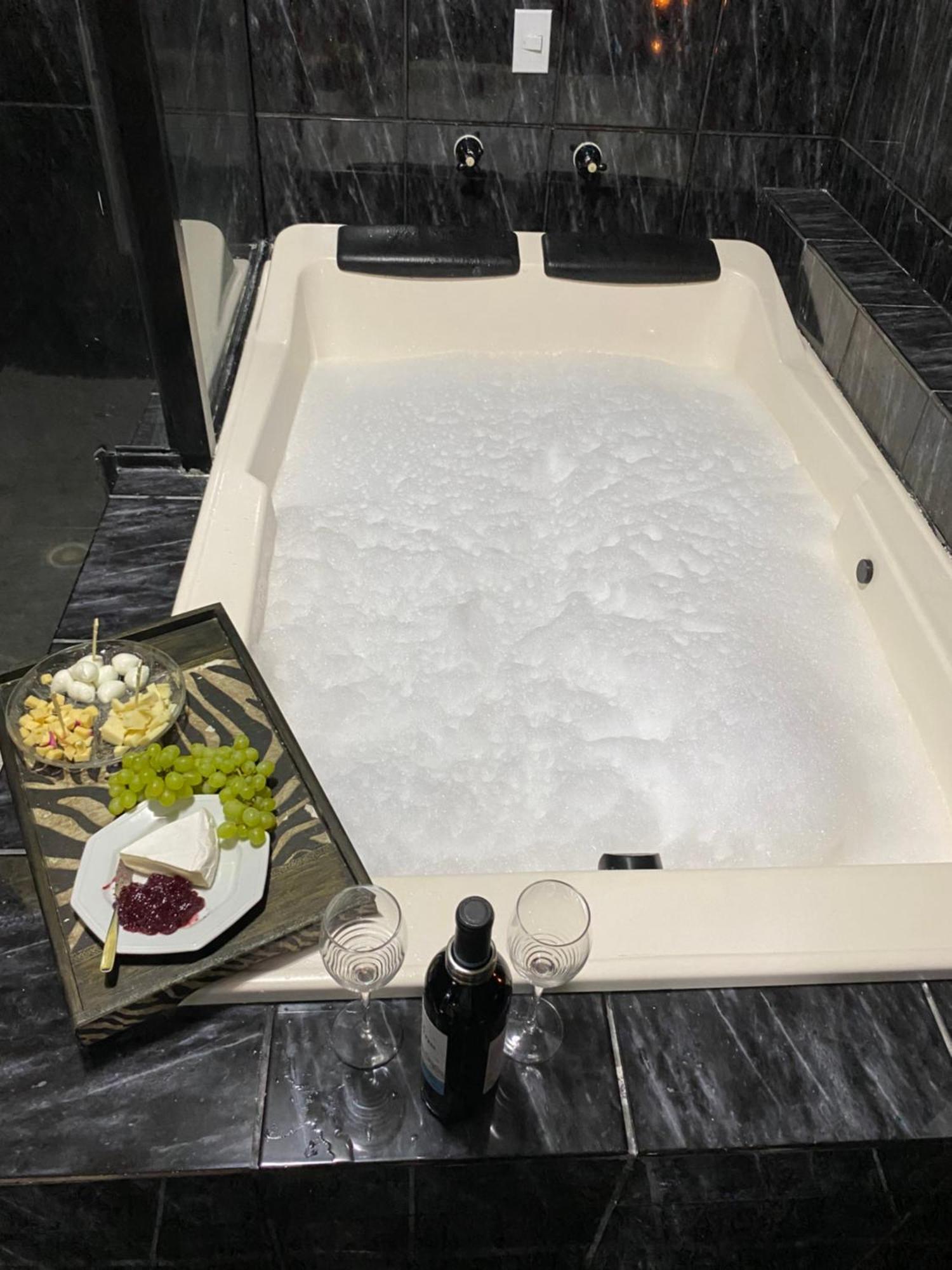 Deluxe Suite Spa Bath,1685106423:JPEG
